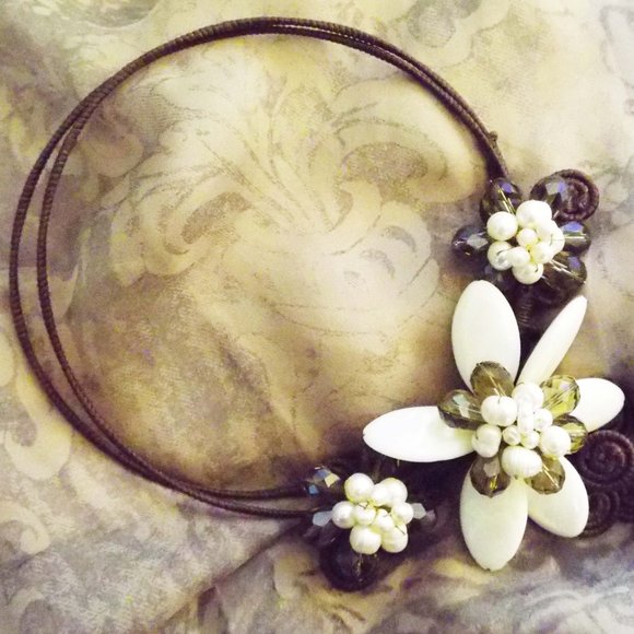 ARTISAN DESIGN SHELL FLOWER PETALS & BRONZE CRYSTALS PEARLS WIRED NECKLACE DR - Picture 2 of 4